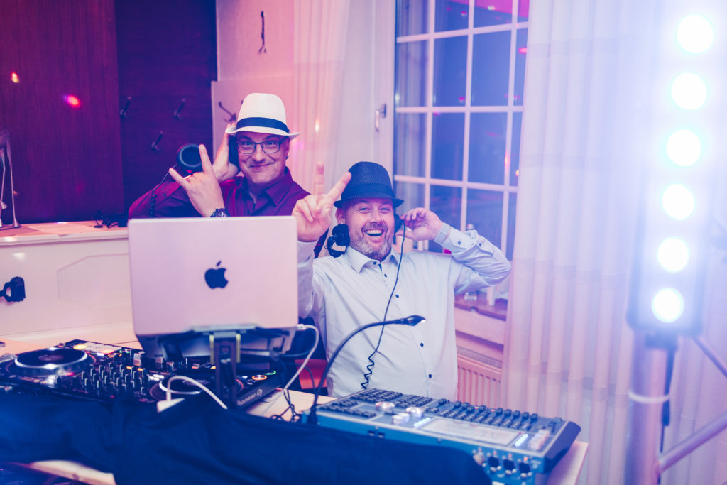 DJ